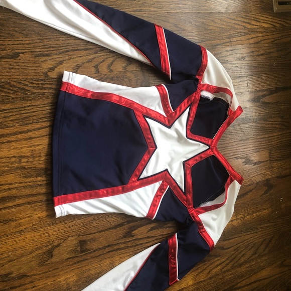 Professional cheerleading costume perfect for Halloween. 📣❤️ - Picture 5 of 6